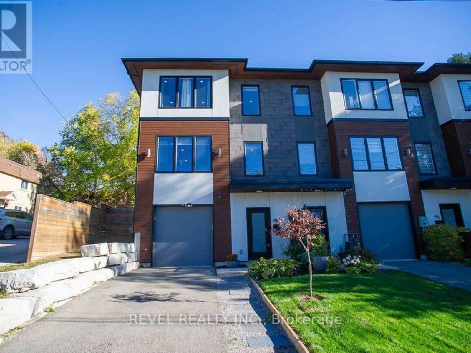 4A HARRIS AVENUE, Brantford, Ontario N3R 2E9
