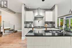 41 HURLINGHAM CRESCENT | Toronto Ontario | Slide Image Eight