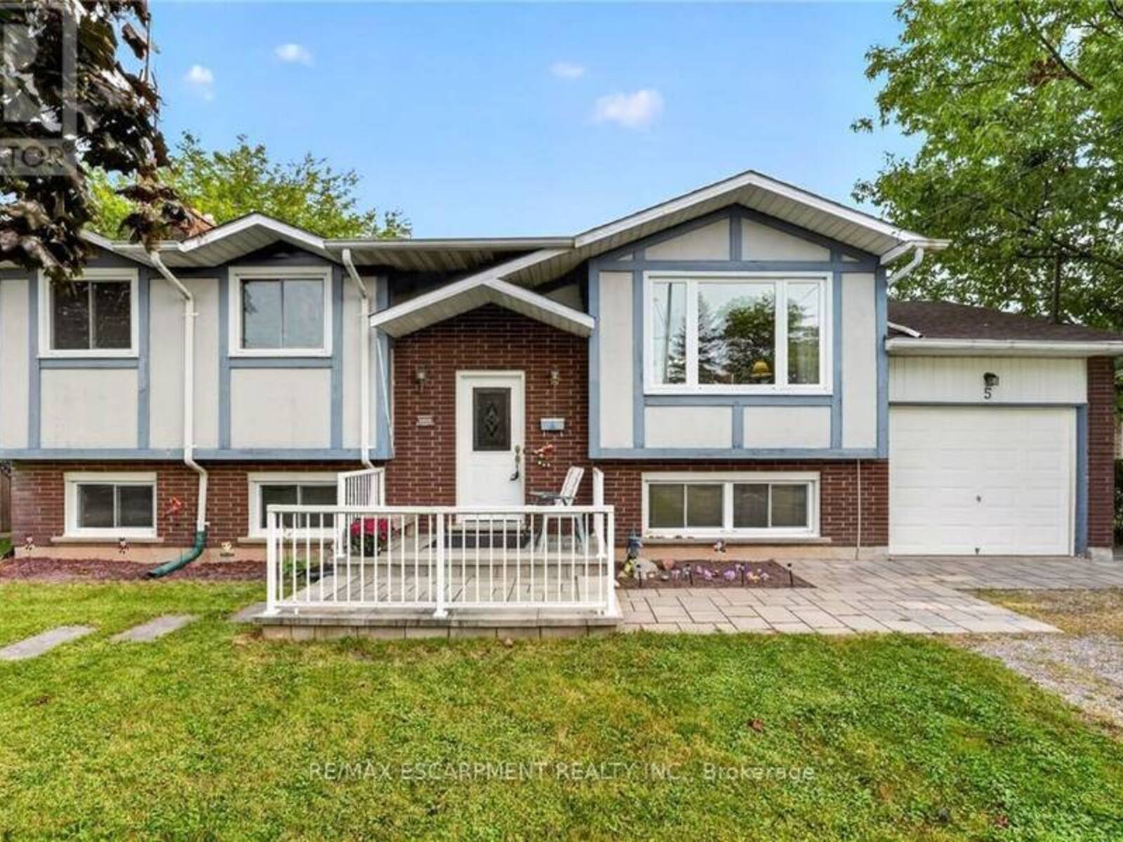 5 BROOKS CIRCLE, Smithville, Ontario L0R 2A0