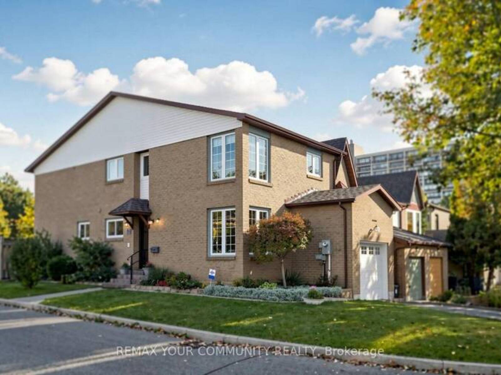 59 ROBERT HICKS DRIVE, Toronto, Ontario M2R 3R2