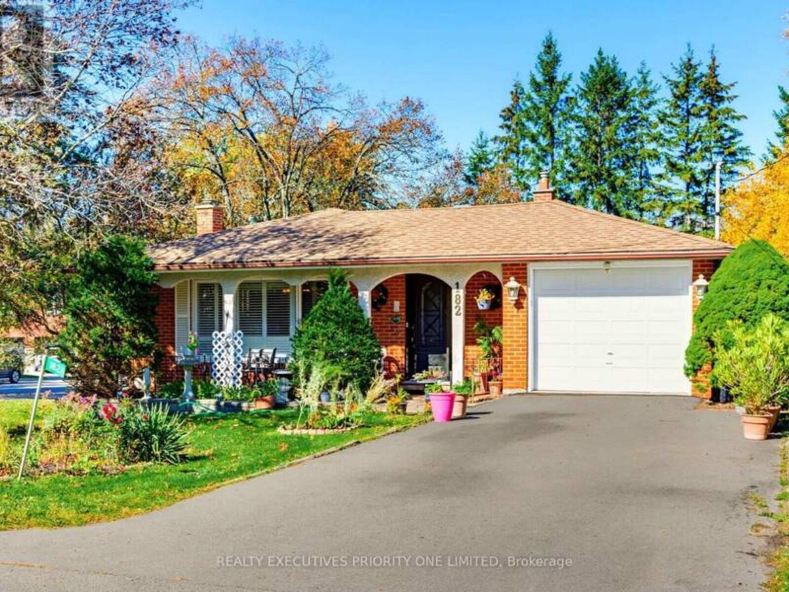 182 DEW STREET, King, Ontario L7B 1L1