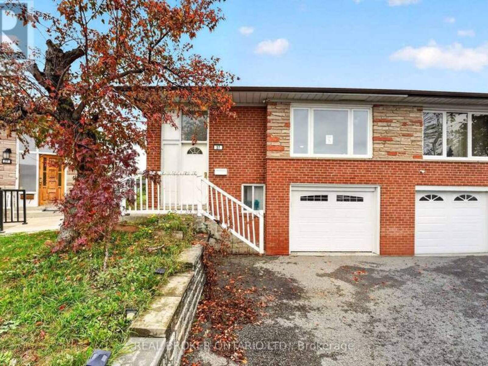 27 VANGE CRESCENT, Toronto, Ontario M9V 3N6