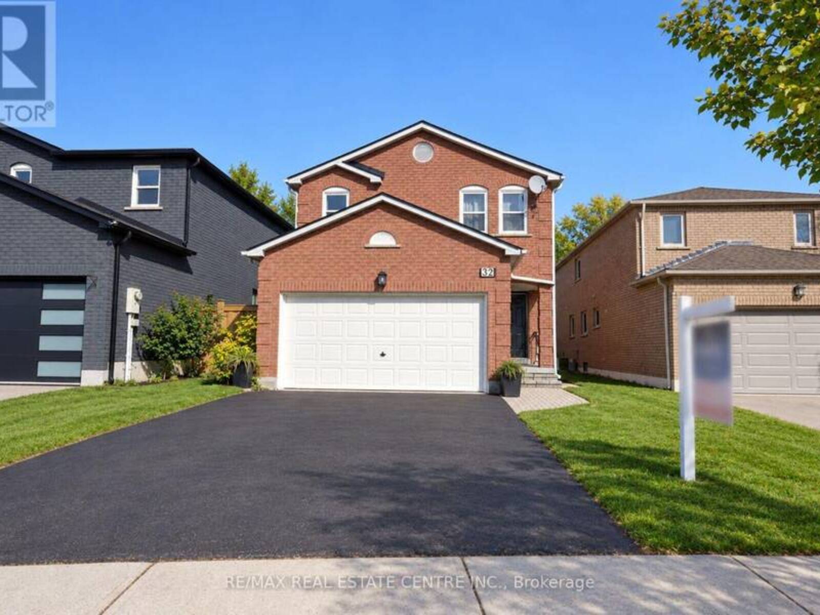 32 MCKINNON AVENUE, Halton Hills, Ontario L7G 5H5