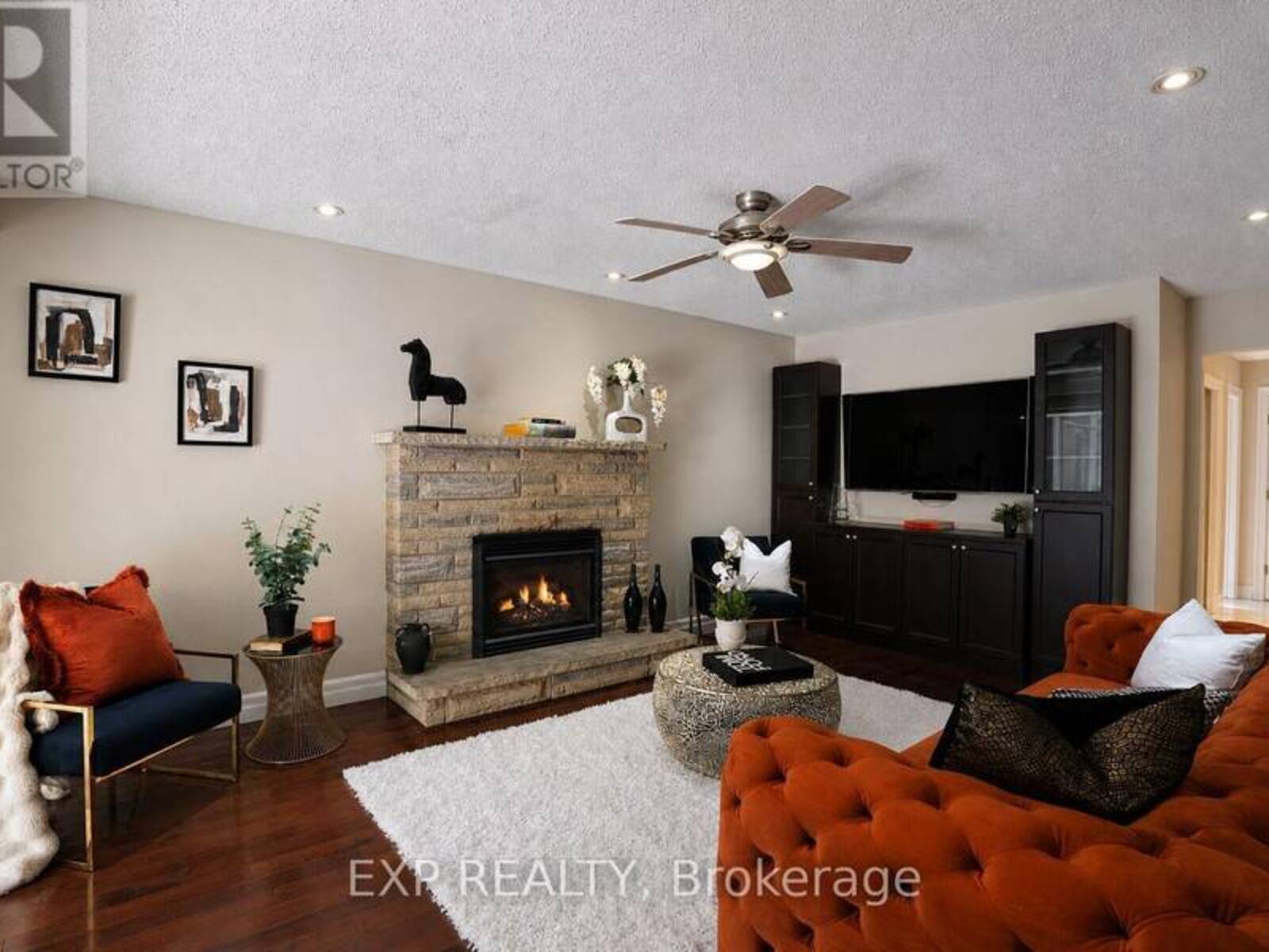 74 HENDERSON DRIVE, Whitby, Ontario L1N 7Y8