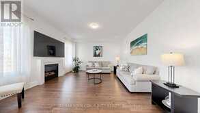 9 BACKHOUSE DRIVE | Richmond Hill Ontario | Slide Image Two
