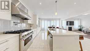 9 BACKHOUSE DRIVE | Richmond Hill Ontario | Slide Image Six