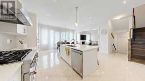 9 BACKHOUSE DRIVE | Richmond Hill Ontario | Slide Image Seven