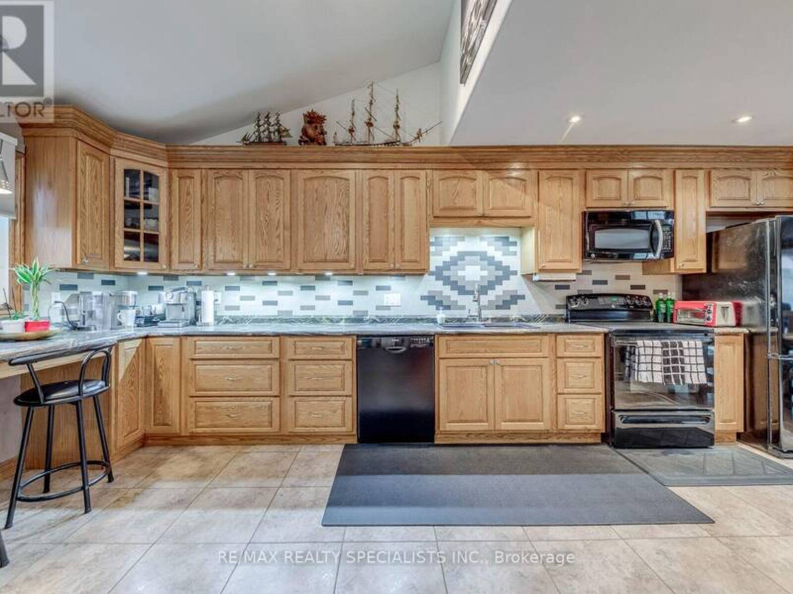 4089 BARBICAN DRIVE, Mississauga, Ontario L5L 2C4