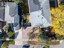 124 SPRINGHEAD GARDENS | Richmond Hill Ontario | Slide Image Three