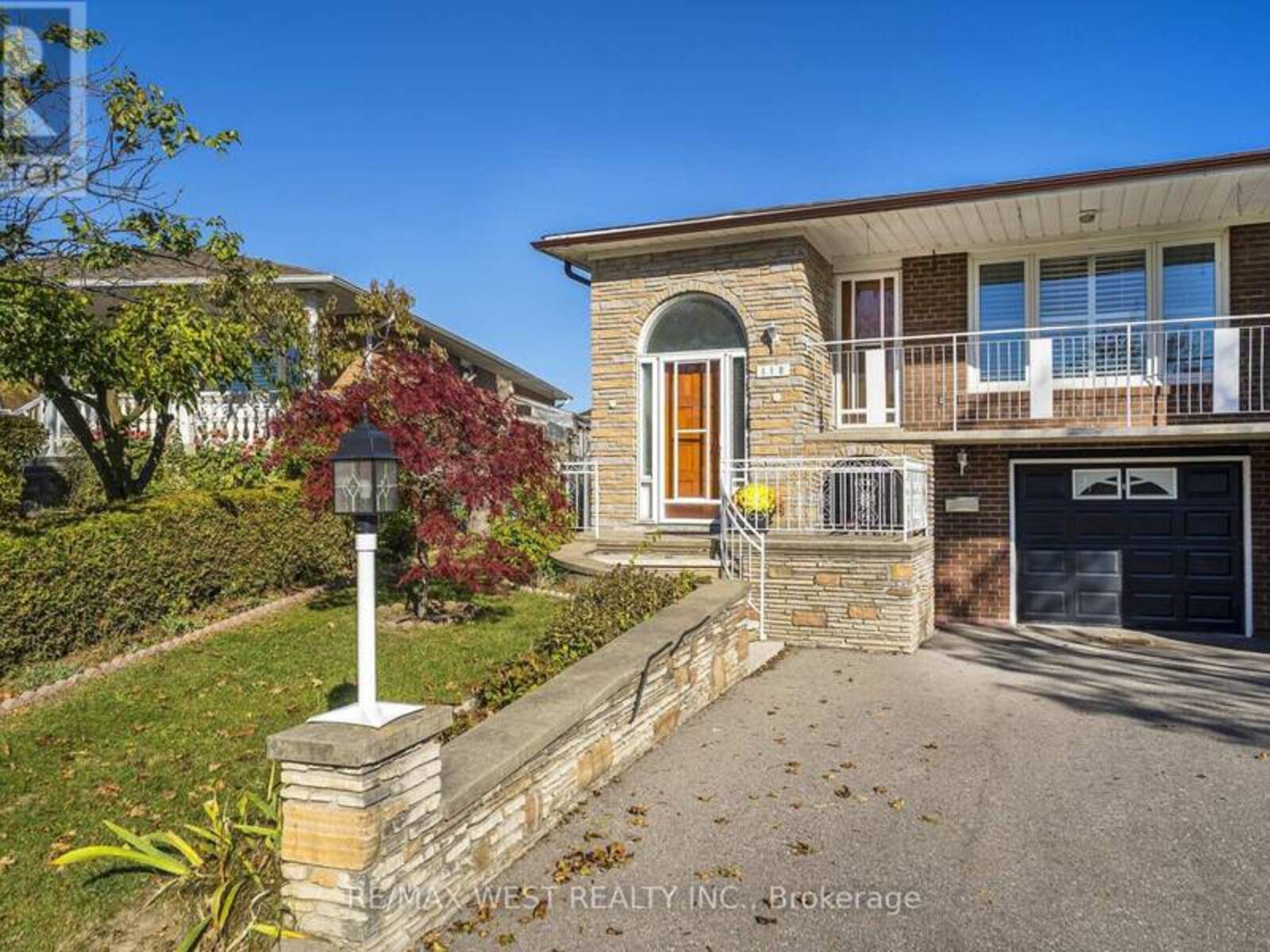 112 HARRIS CRESCENT, Vaughan, Ontario L4L 1R9