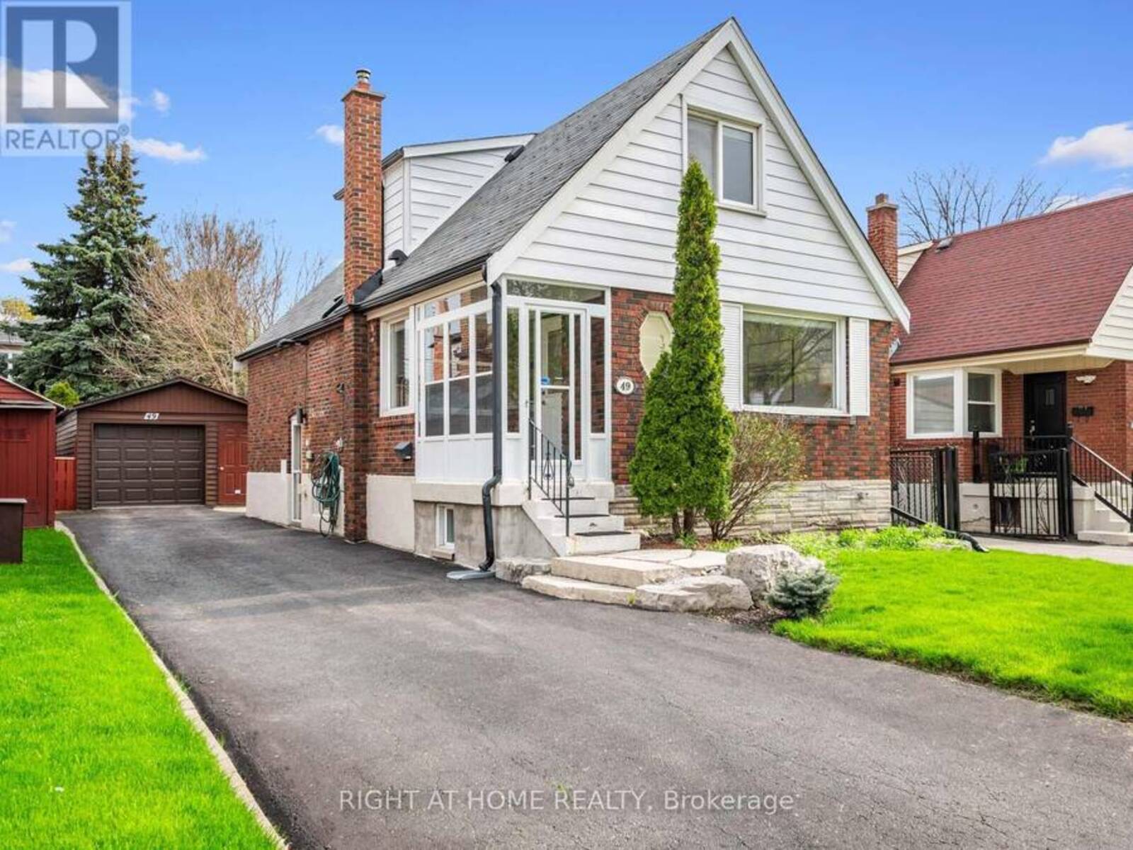49 AMSTERDAM AVENUE, Toronto, Ontario M4B 2B9