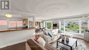 32 ALLONSIUS DRIVE | Toronto Ontario | Slide Image Nine