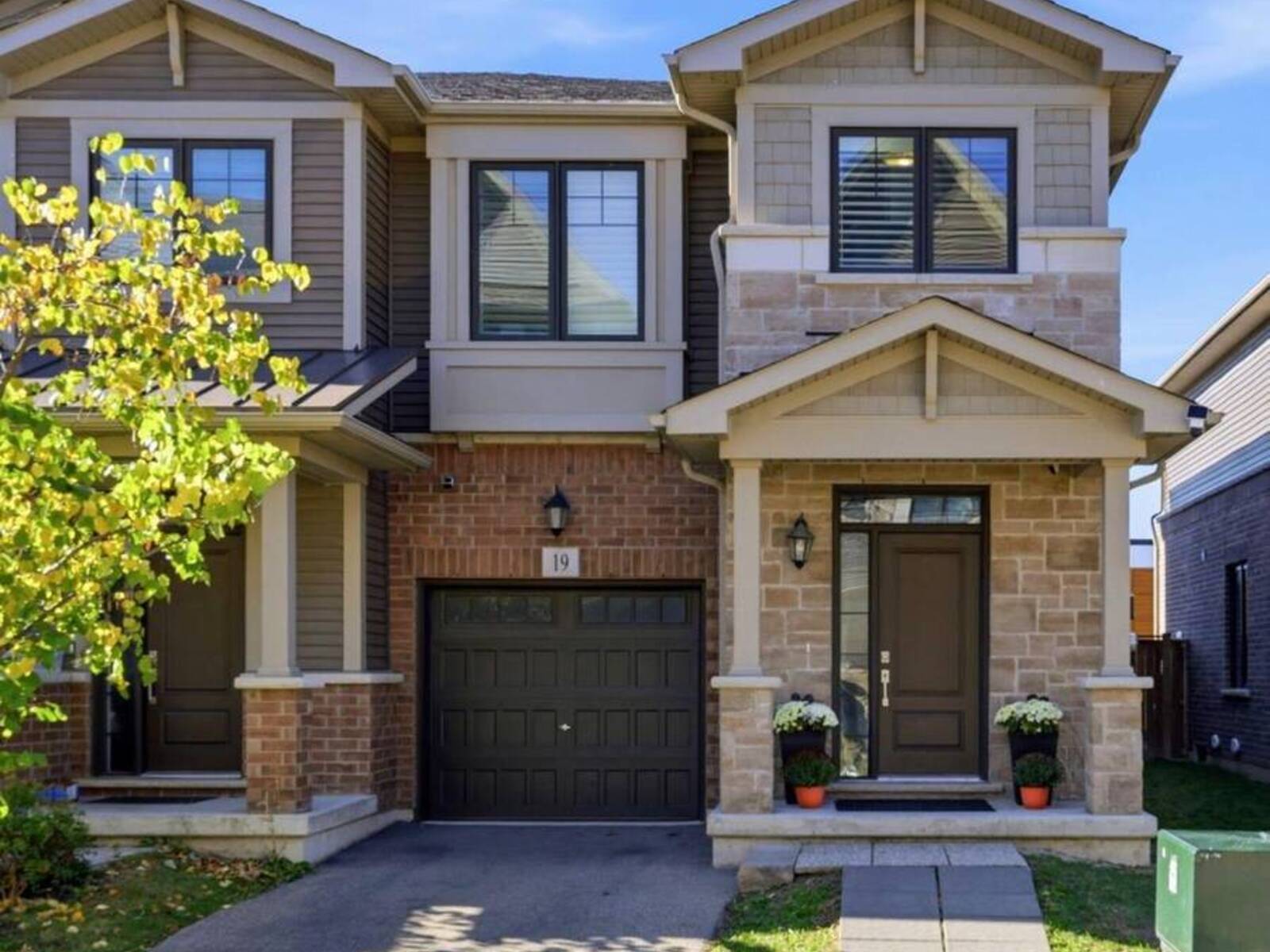19 HIBISCUS LANE, Hamilton, Ontario L8K 0A4
