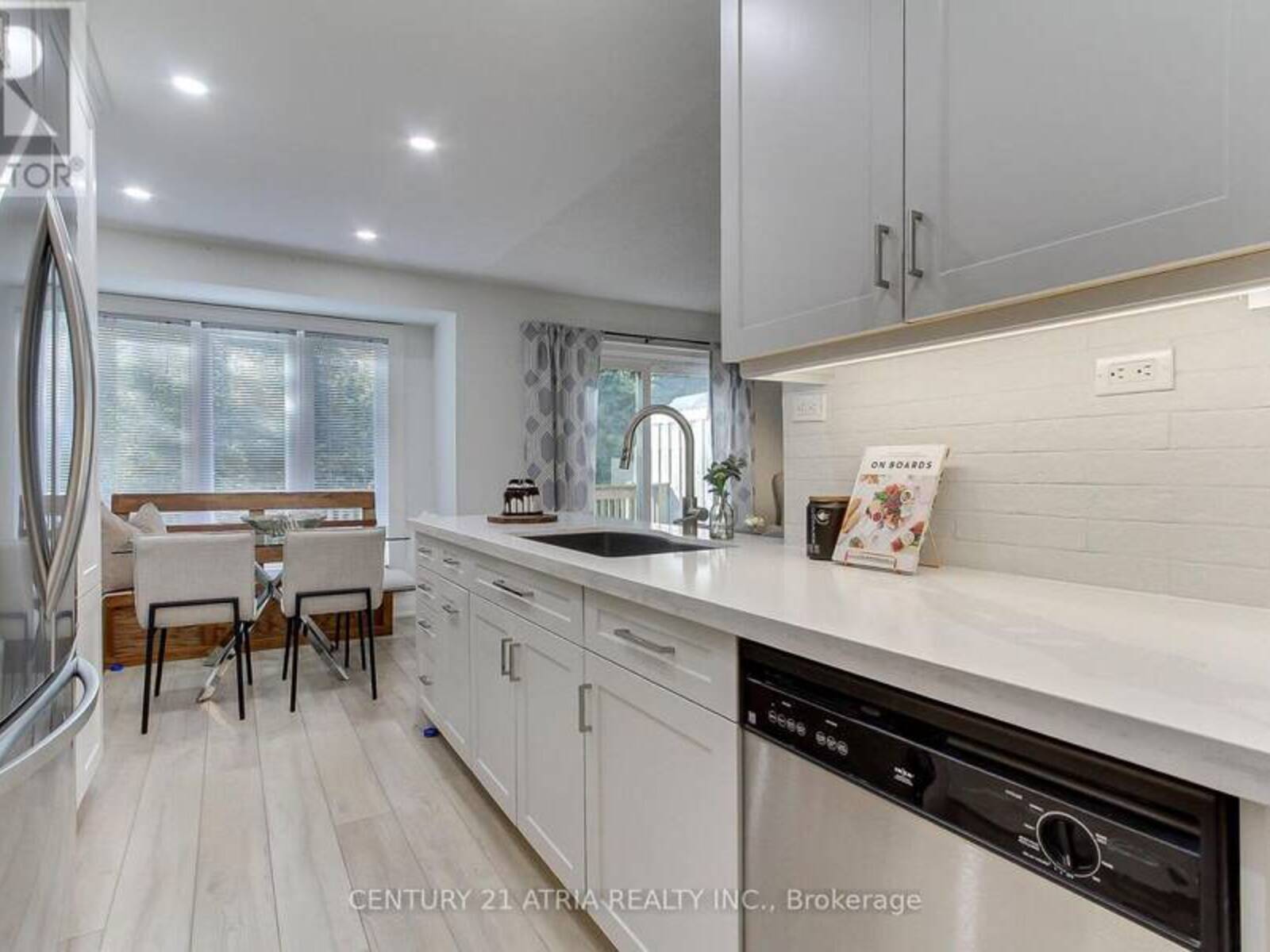 27 ANDERSON PLACE, Aurora, Ontario L4G 6G4
