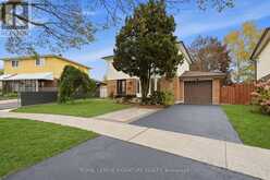 19 STARLAKE DRIVE | Toronto Ontario | Slide Image Two