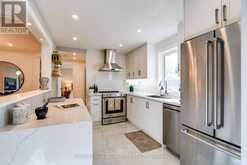31 DAVIES CRESCENT | Toronto Ontario | Slide Image Two