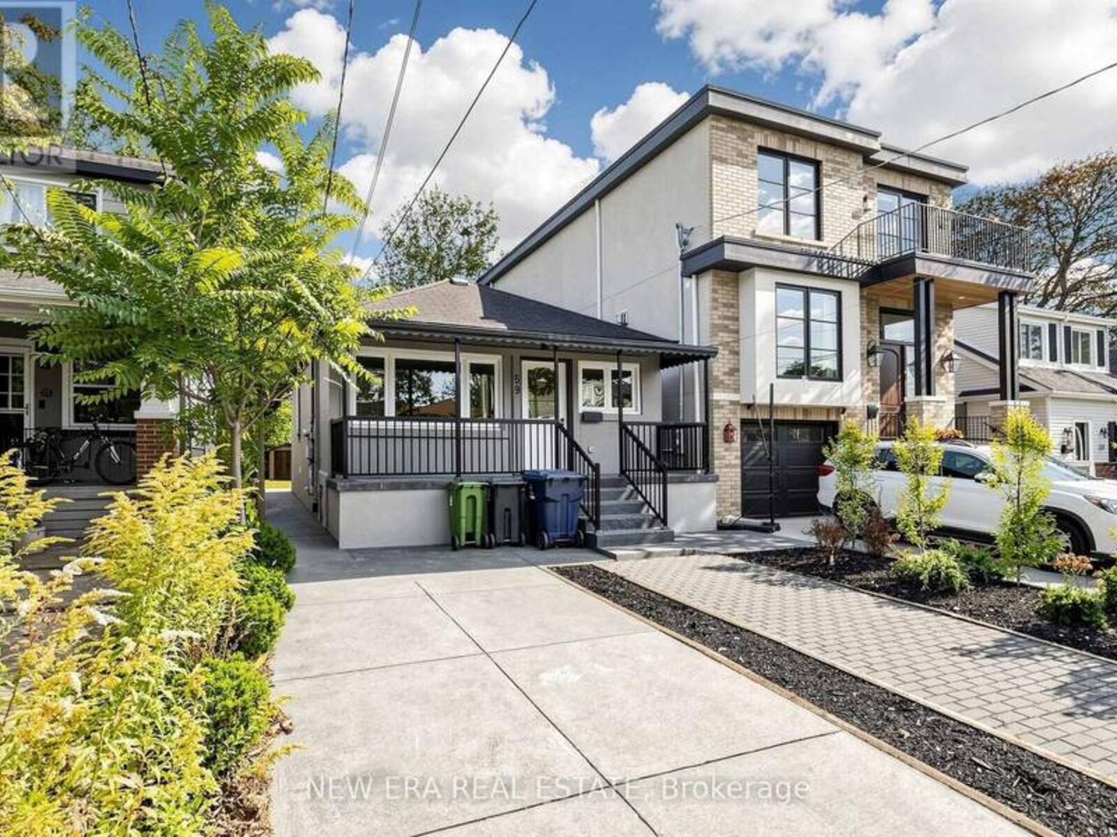 59 BARKER AVENUE, Toronto, Ontario M4C 2N5