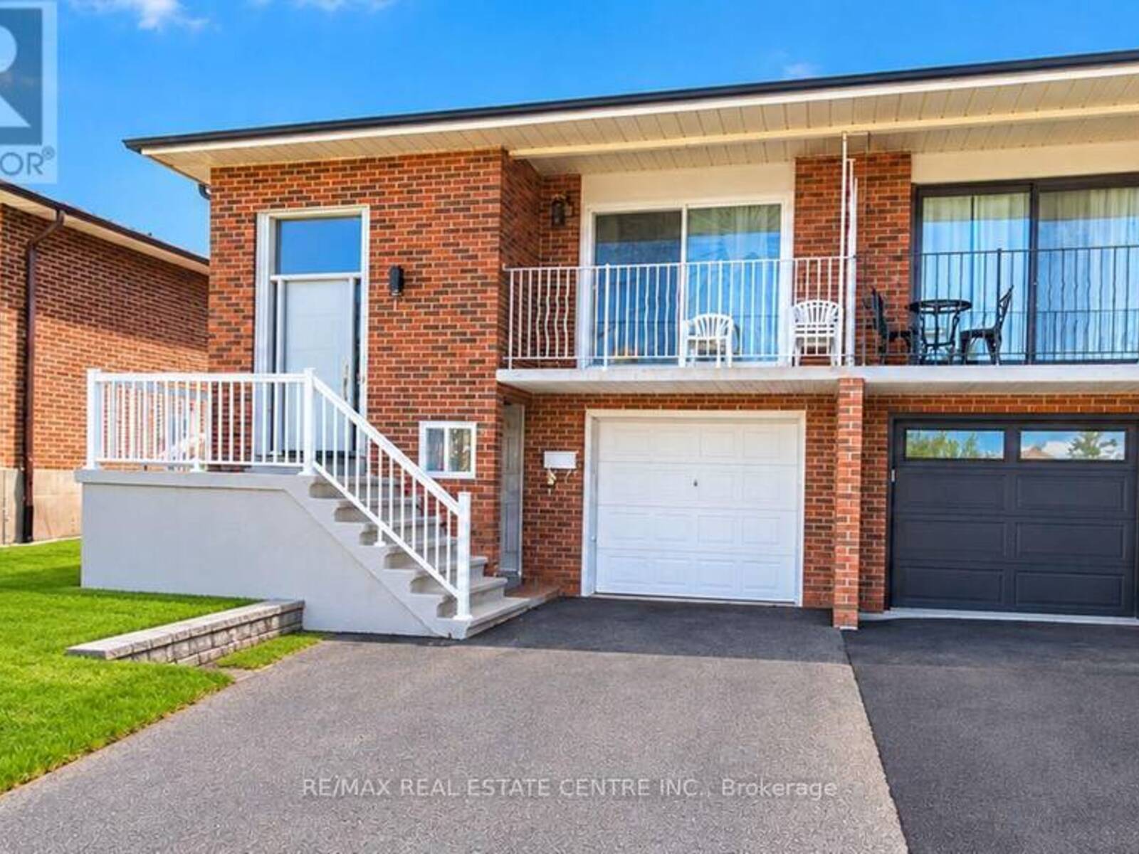 11 ALBANY DRIVE, Vaughan, Ontario L4L 2X5