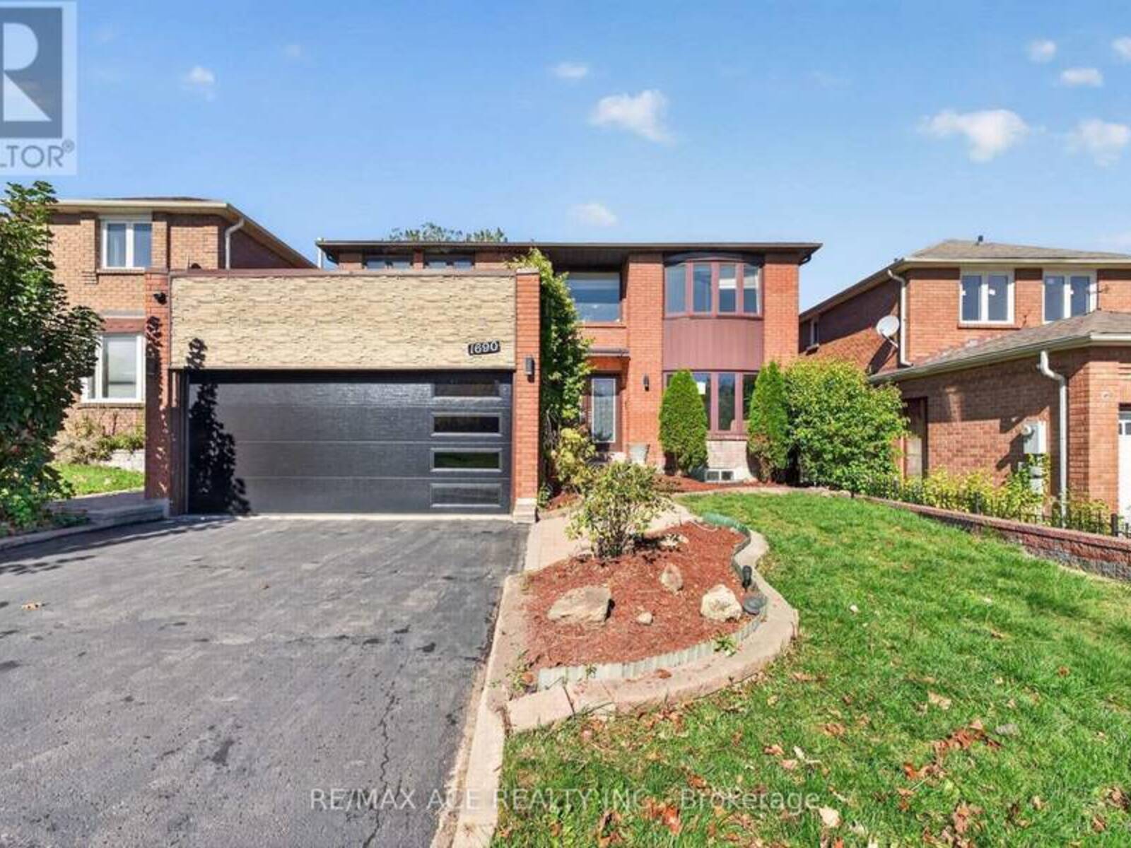 1690 MAJOR OAKS ROAD, Pickering, Ontario L1X 1X1