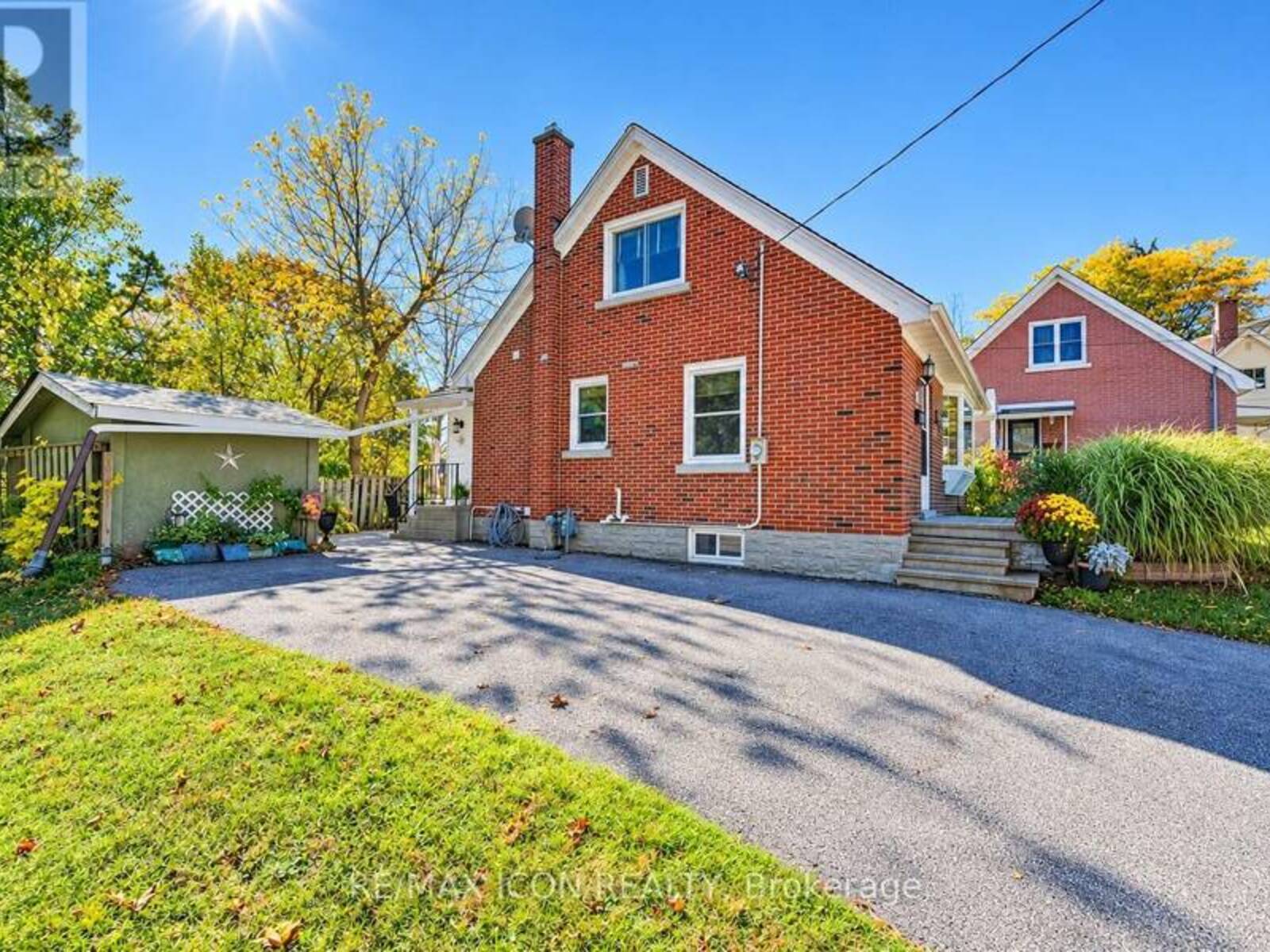 35 PLEASANT AVENUE, Kitchener, Ontario N2M 4A3