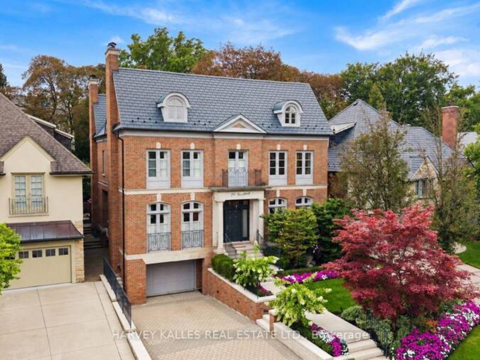 250 FOREST HILL ROAD, Toronto, Ontario M5P 2N5