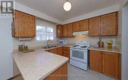 57 DARNBOROUGH WAY | Toronto Ontario | Slide Image Nine