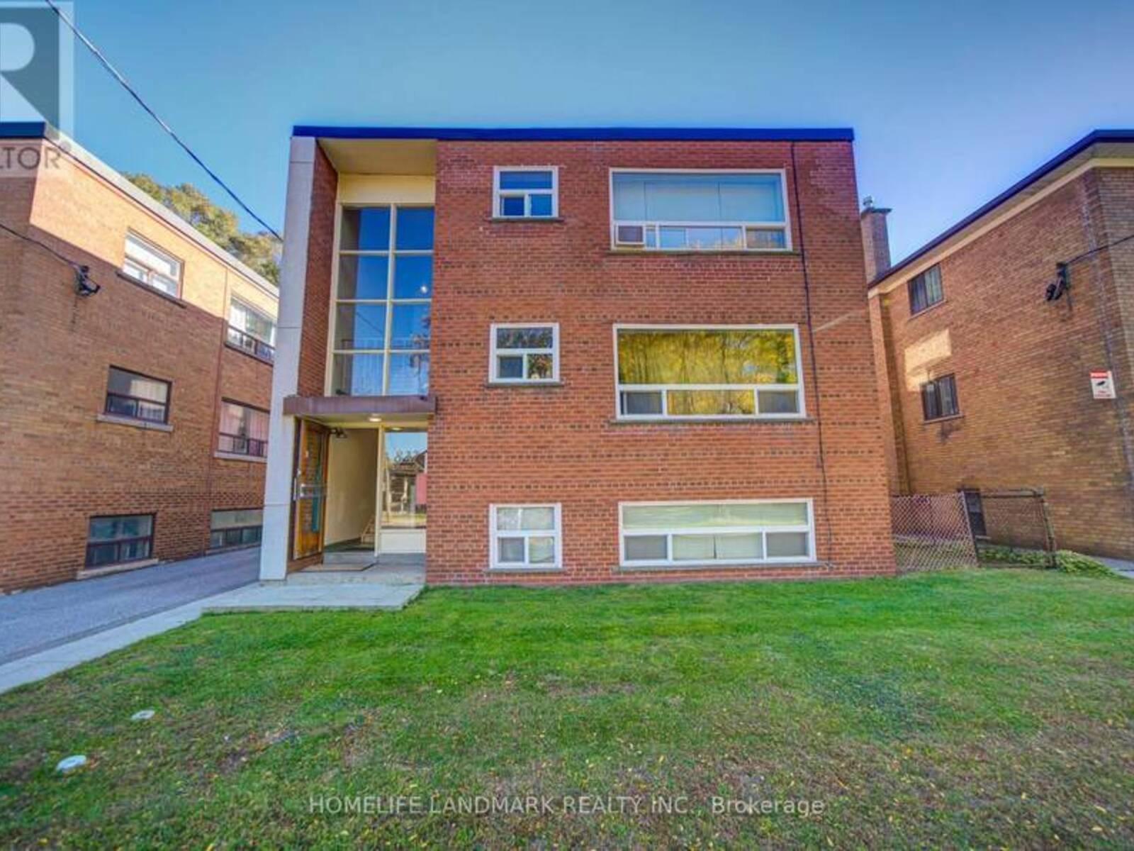 827 COSBURN AVENUE, Toronto, Ontario M4C 2V9