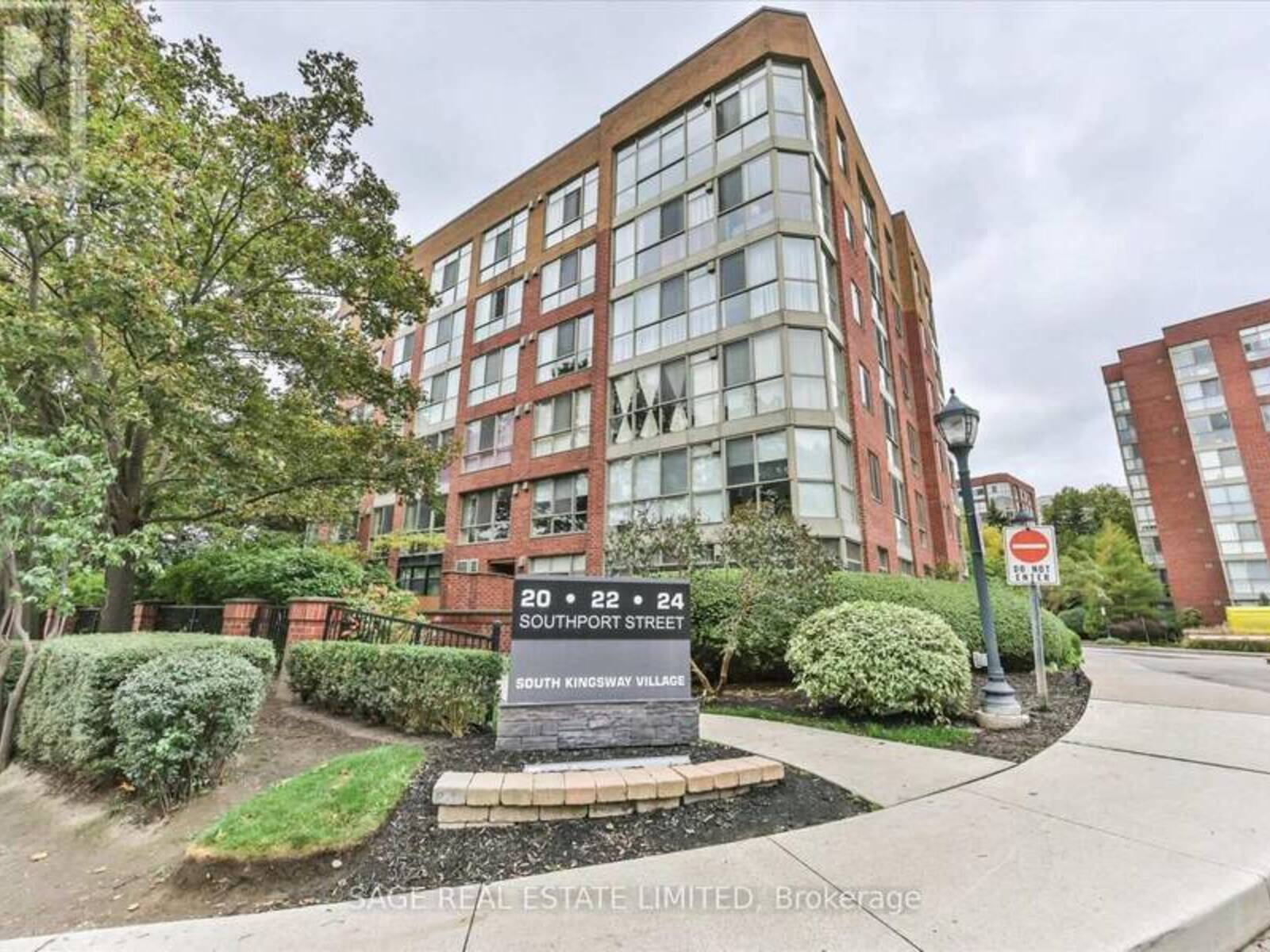 846 - 24 SOUTHPORT STREET, Toronto, Ontario M6S 4Z1