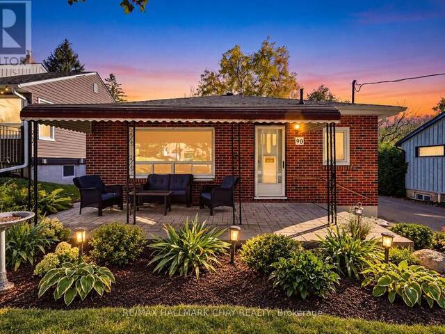 90 ROXBOROUGH ROAD Newmarket Ontario, L3Y 3L2 - 2 Bedrooms Home For Sale