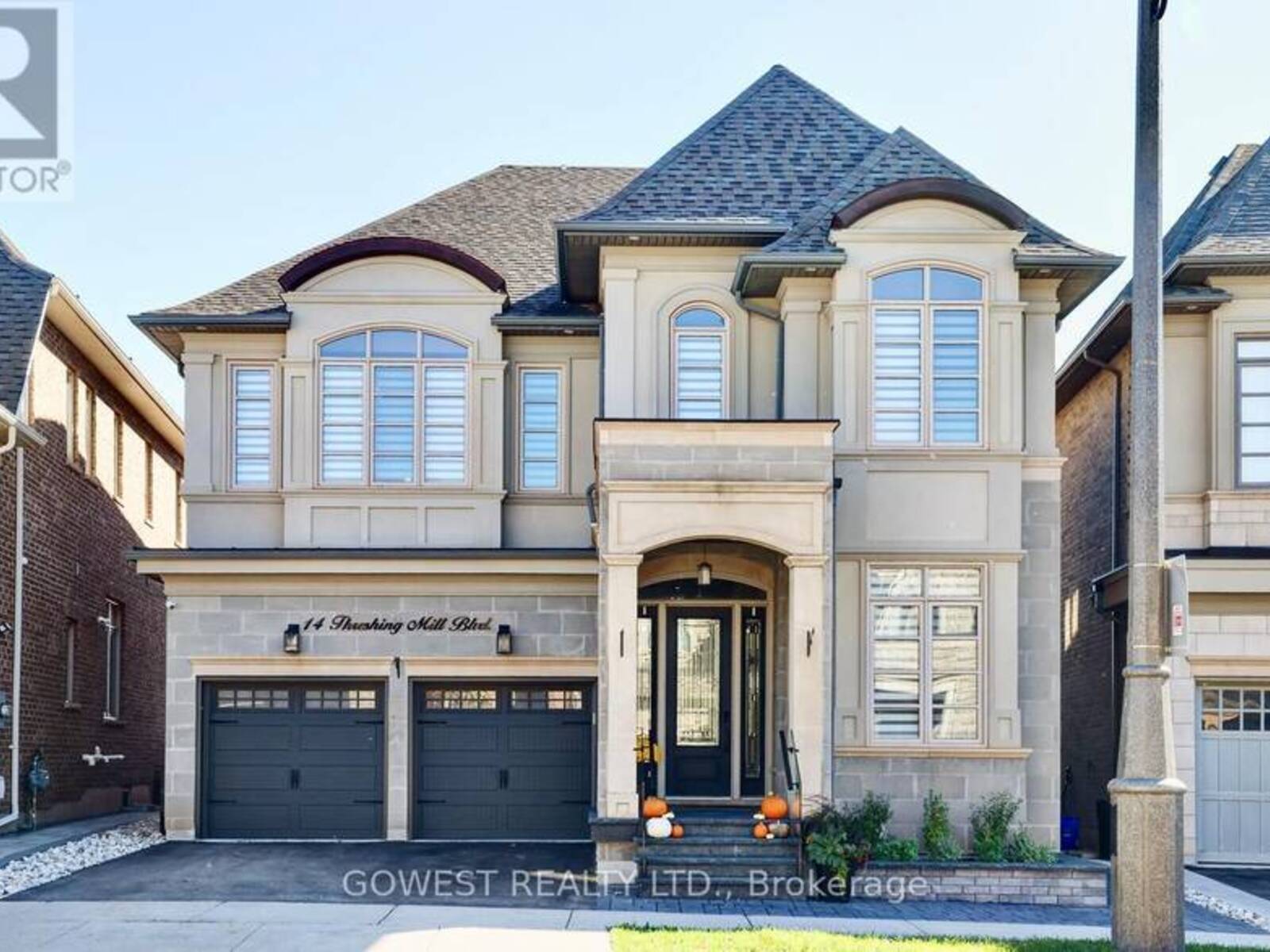 14 THRESHING MILL BOULEVARD, Oakville, Ontario L6H 0V7