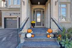 14 THRESHING MILL BOULEVARD | Oakville Ontario | Slide Image Four