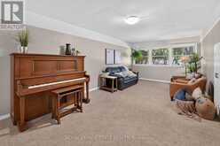 12 BAKER ROAD N | Grimsby Ontario | Slide Image Seventeen