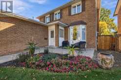 23 FLOWERS CRESCENT | Ajax Ontario | Slide Image Three