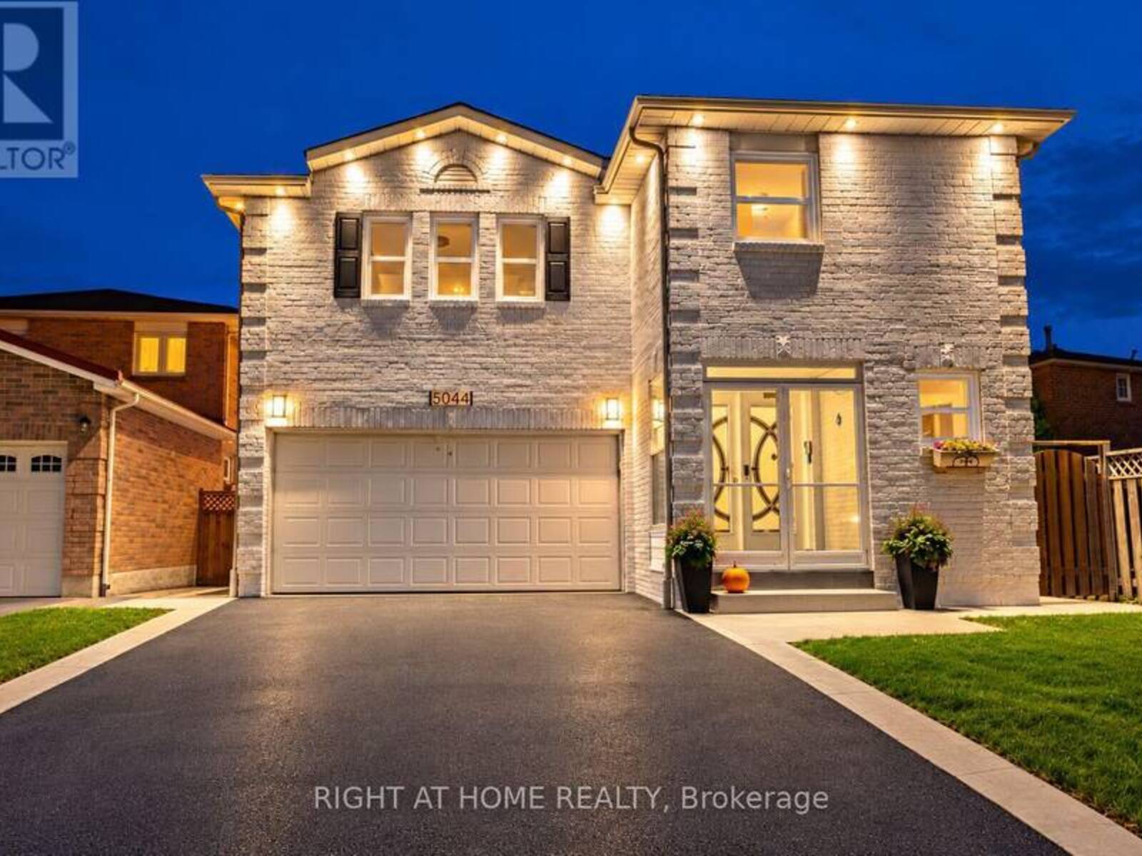 5044 GUILDWOOD WAY E, Mississauga, Ontario L5R 2R6