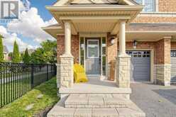 78 VERA LYNN CRESCENT | Whitchurch-Stouffville Ontario | Slide Image Three