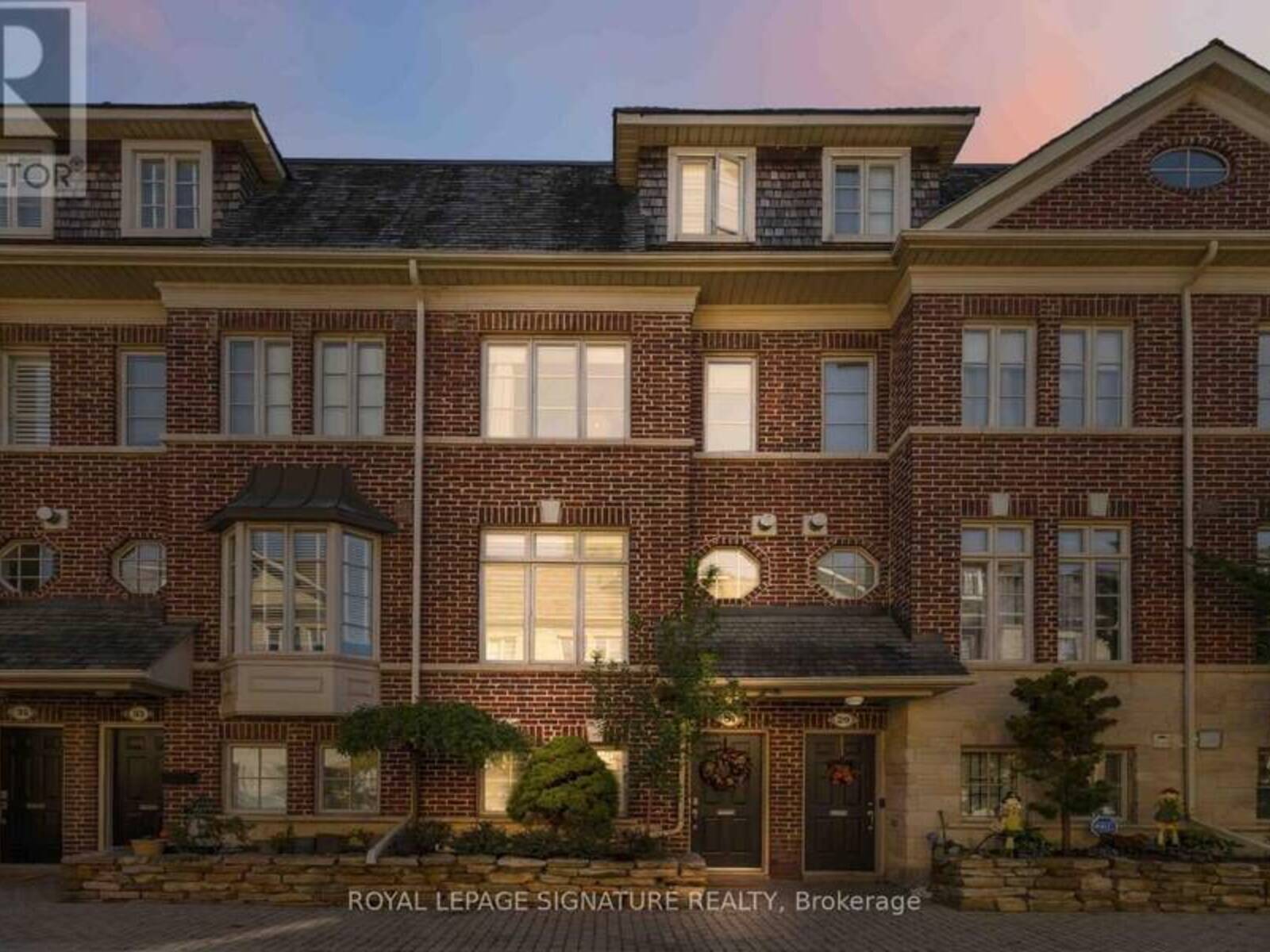 31 FURROW LANE, Toronto, Ontario M8Z 0A2