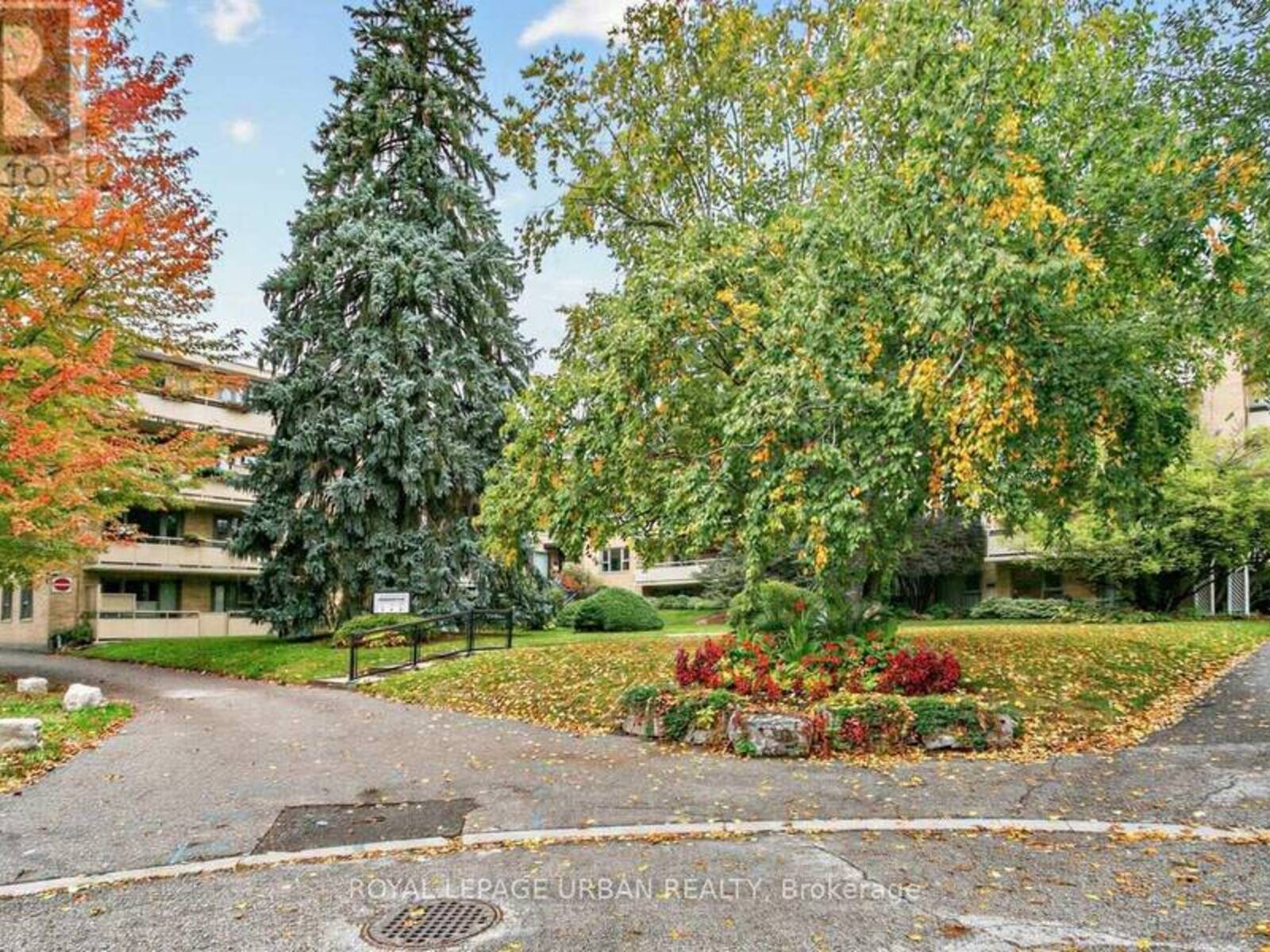 17 - 8 CORINTH GARDENS, Toronto, Ontario M4P 2N5