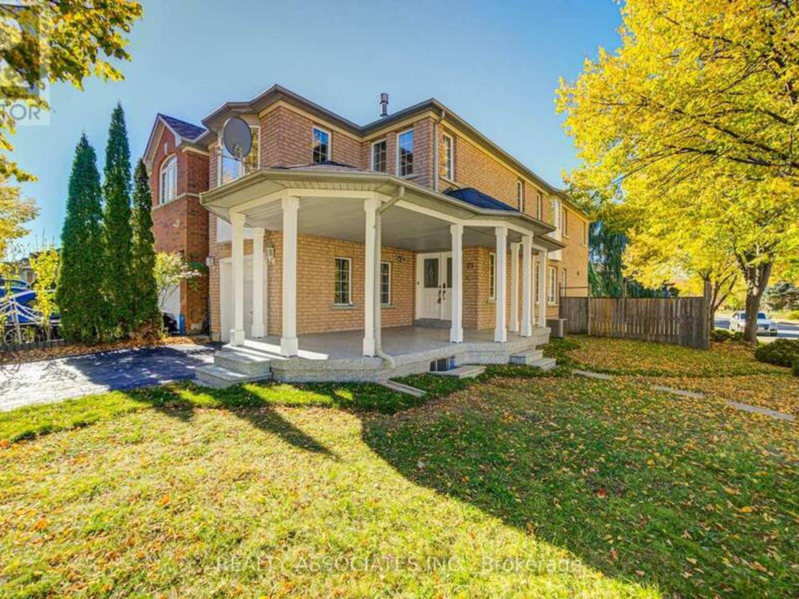 71 HIGHHILL DRIVE, Toronto, Ontario M1T 1N8