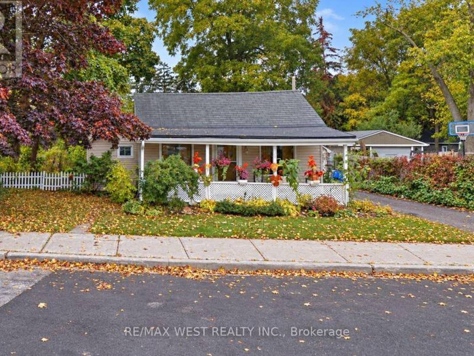 130 PINE STREET, Whitby, Ontario L1N 3X2