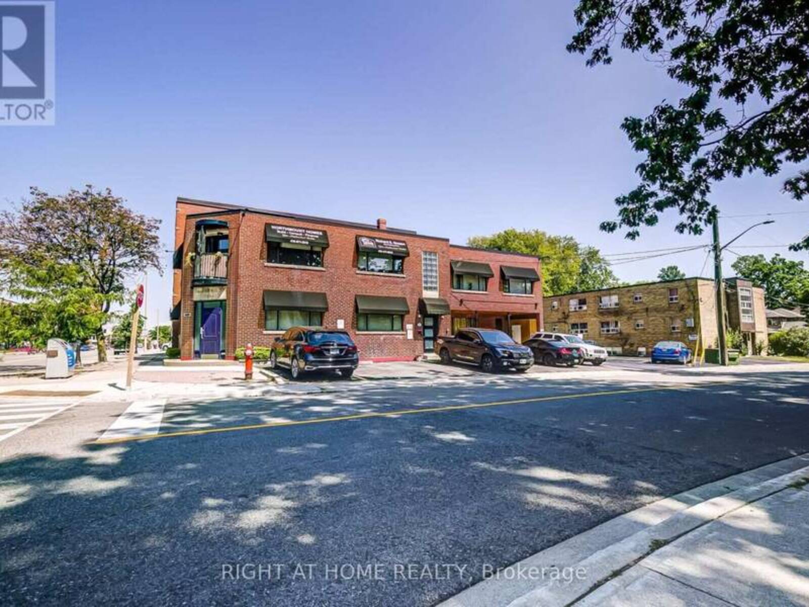 181 LAKESHORE ROAD E, Mississauga, Ontario L5G 1G2