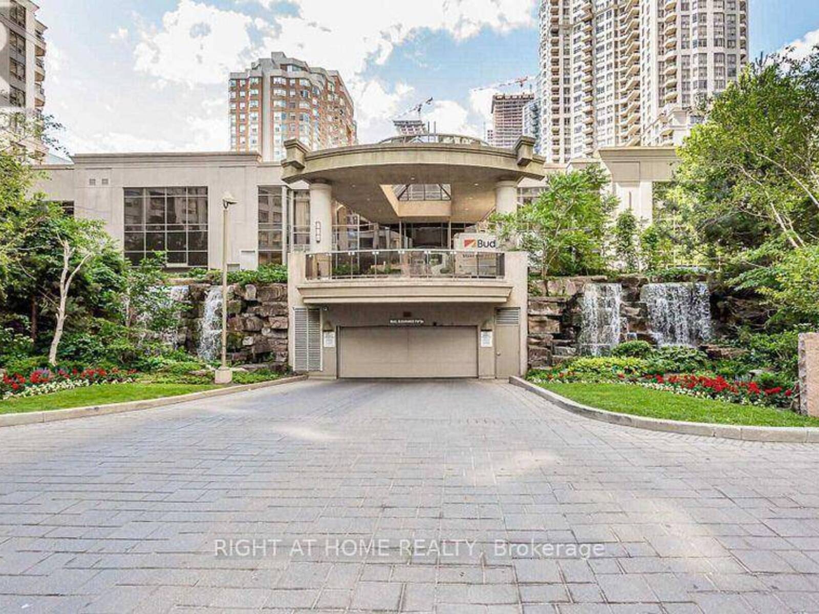 235 - 3888 DUKE OF YORK BOULEVARD, Mississauga, Ontario L5B 4P5