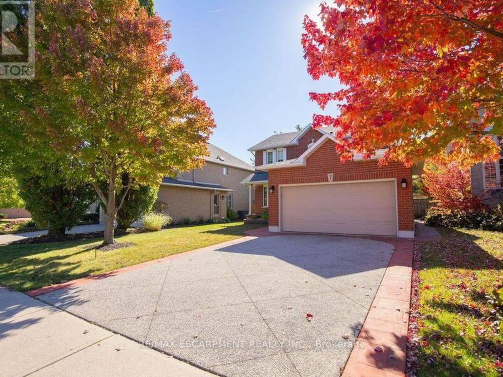 7 FALCONRIDGE DRIVE, Hamilton, Ontario L9B 2P2