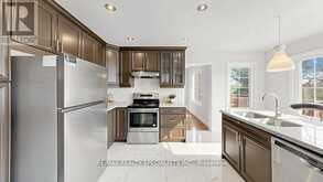 59 SUNFOREST DRIVE | Brampton Ontario | Slide Image Eight