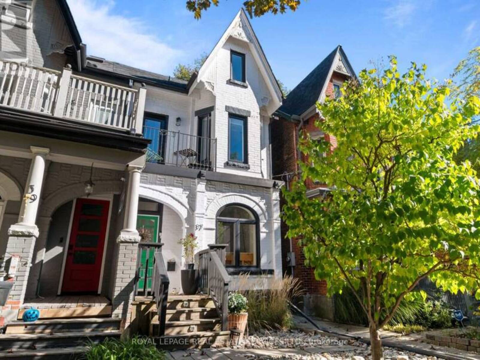 37 FULLER AVENUE, Toronto, Ontario M6R 2C4