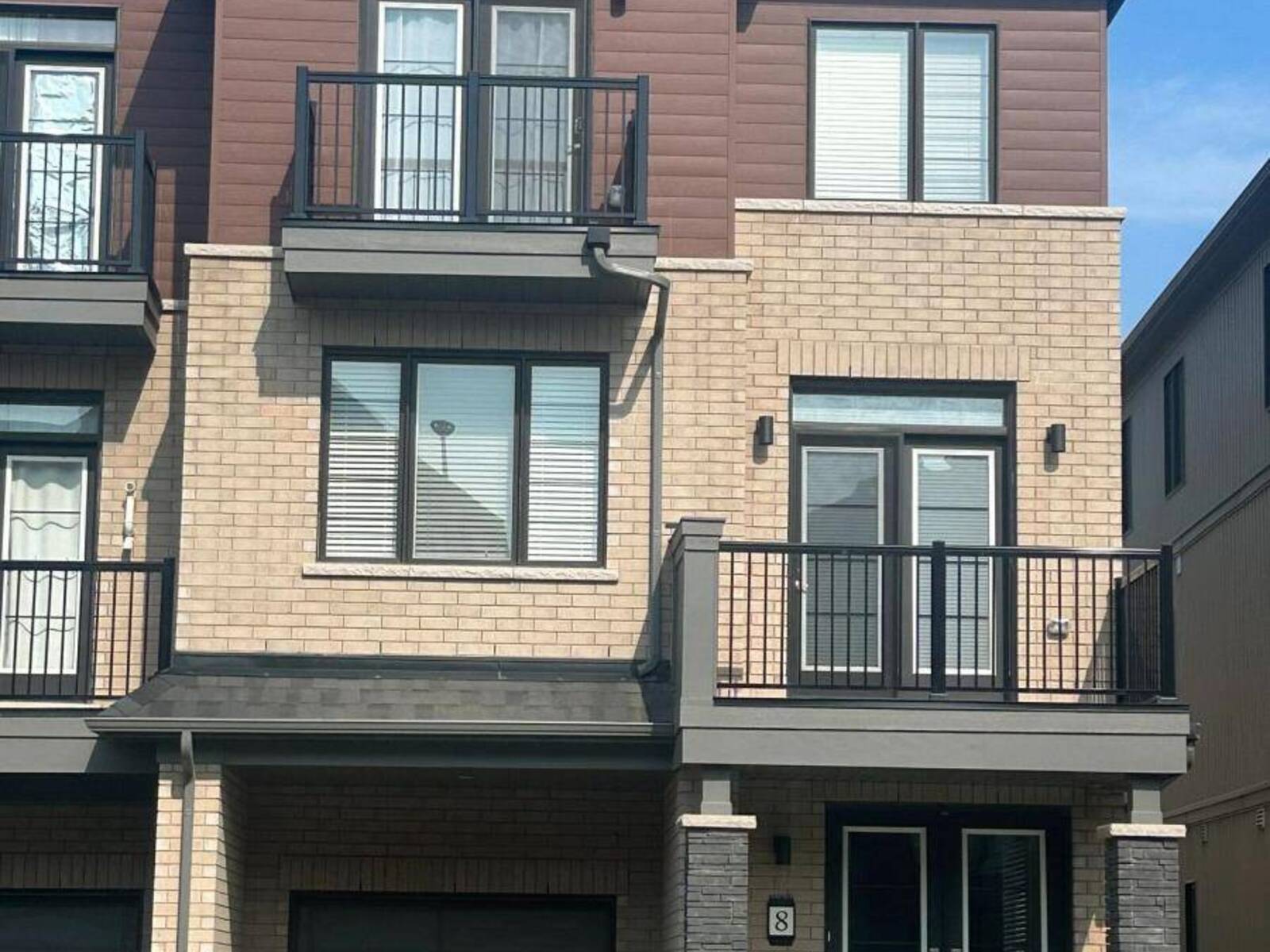 8 KENSINGTON ROAD, Caledonia, Ontario N3W 0J9