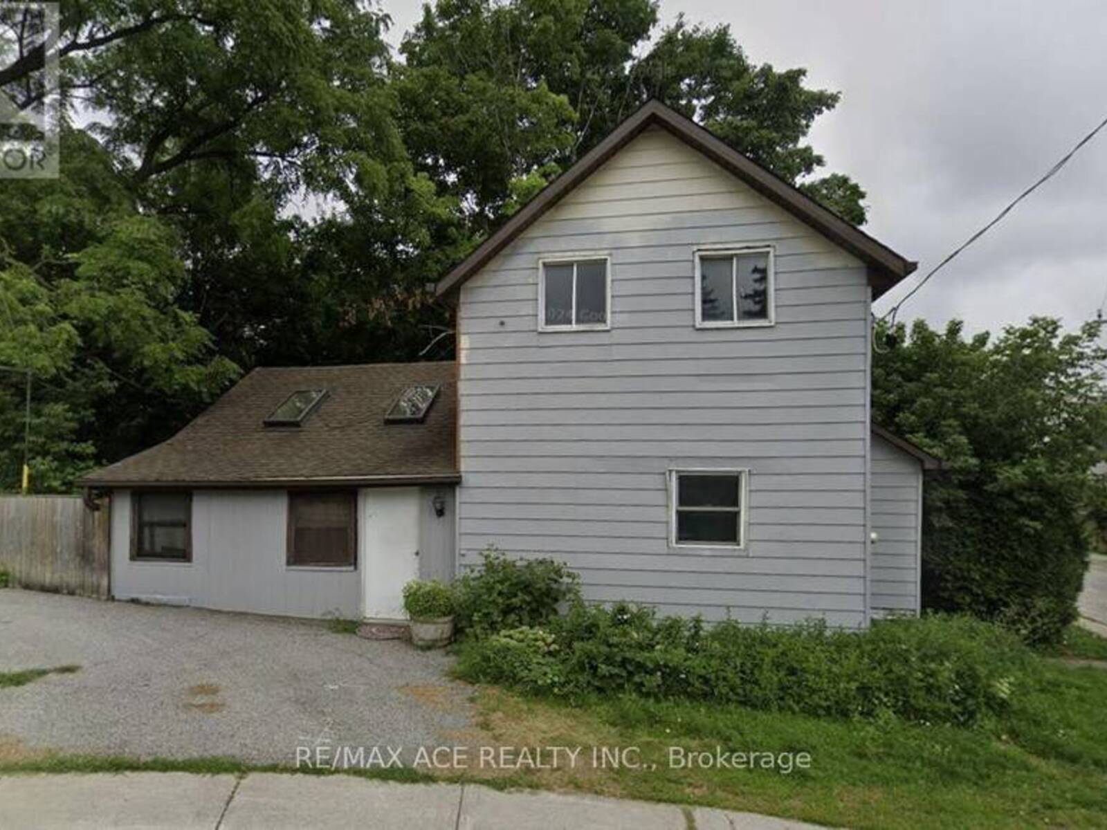 419 MILLARD AVENUE, Newmarket, Ontario L3Y 2A2