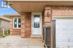 42 GEDDES CRESCENT | Barrie Ontario | Slide Image Four