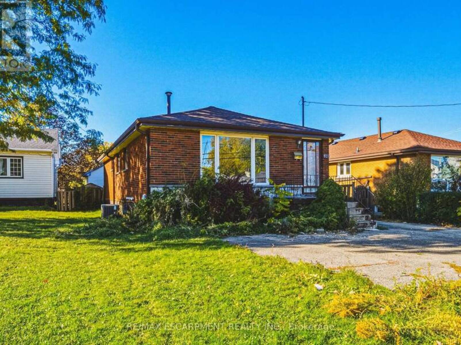 928 UPPER GAGE AVENUE, Hamilton, Ontario L8V 4K9