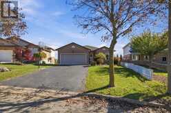 27 COSTAIN COURT | Kitchener Ontario | Slide Image Three