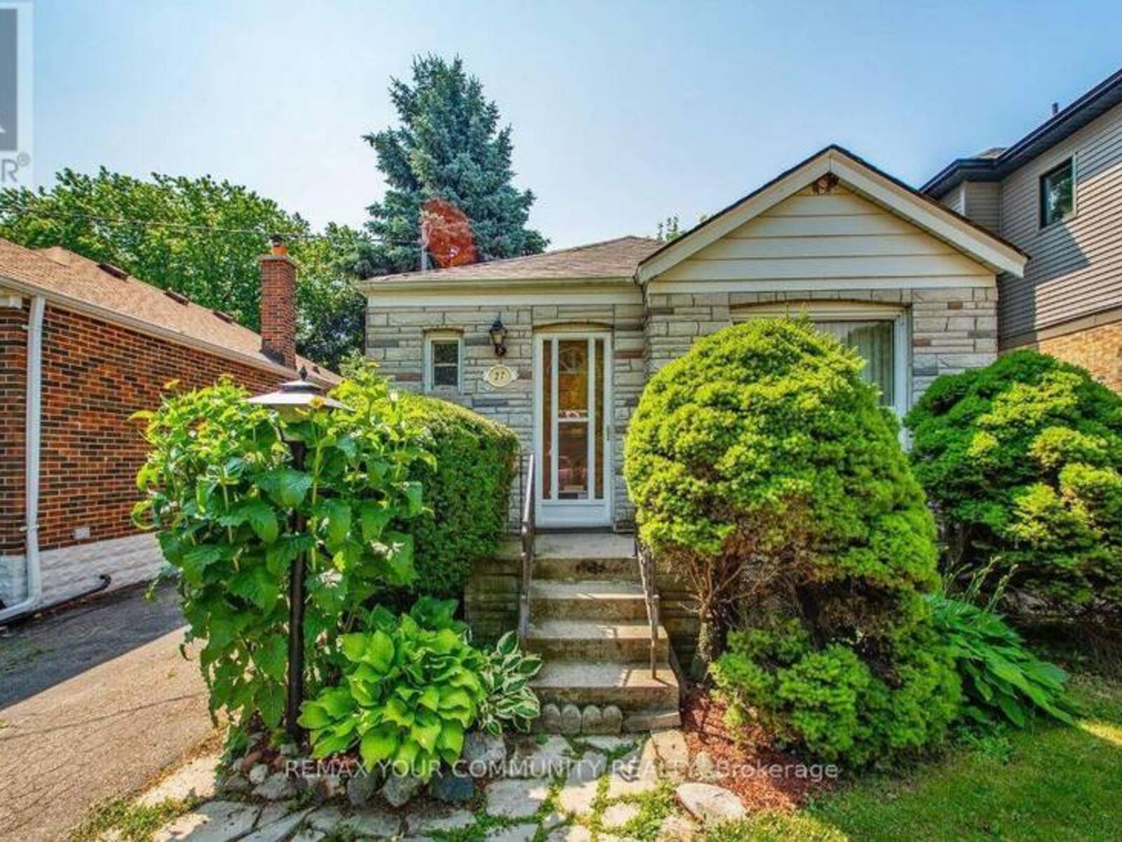 27 STRUTHERS STREET, Toronto, Ontario M8V 1Y2